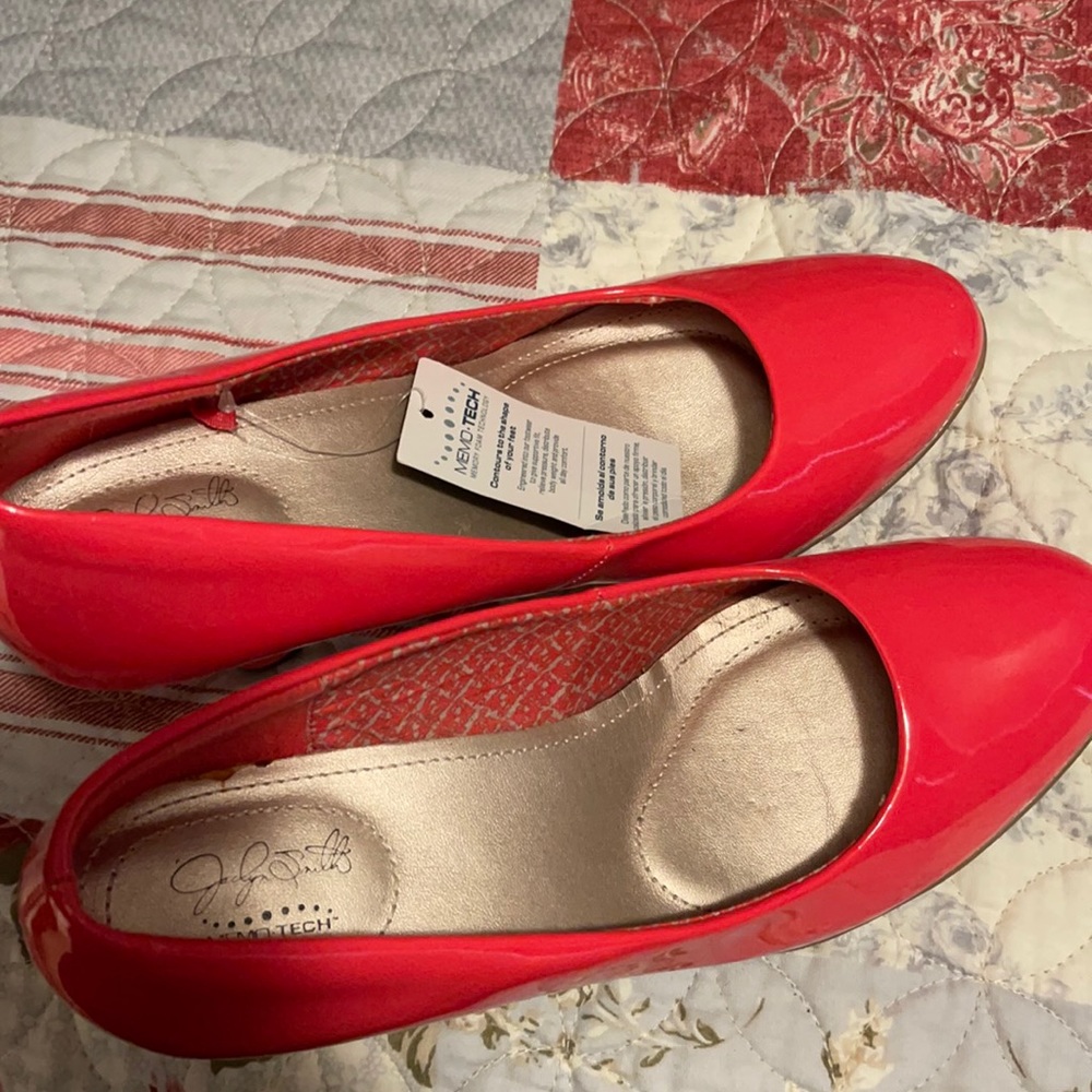 Brand new memo tech peach heels